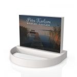 Example image of headstone model alice in color glacier white with standard base, round planter and customer graphics