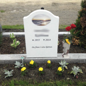 picture of installed peaceyard gravestone, model cora in everest color