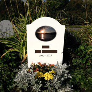 picture of installed peaceyard gravestone, model cora in glacier white color