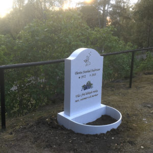 picture of installed peaceyard gravestone, model cora in everest color with standard base and round planter