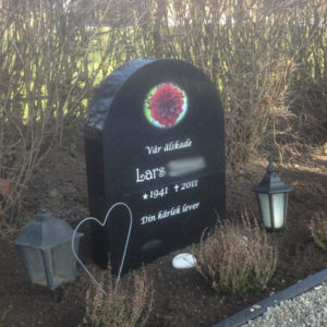 picture of installed peaceyard gravestone, model eliza in deep night sky color