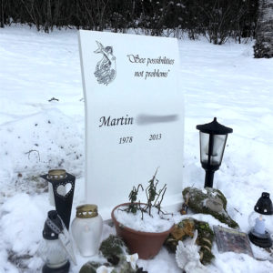 picture of installed peaceyard gravestone, model kitty in glacier white color with standard base