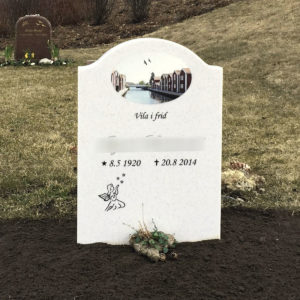 picture of installed peaceyard upright gravestone, model cora in everest material with customer graphics