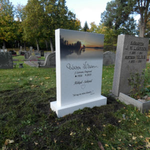 picture of installed peaceyard gravestone, model ada in everest material and standard base