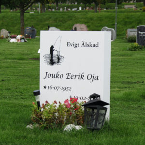 picture of installed peaceyard horizontal gravestone, model ada in glacier white color with customer graphics