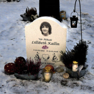 picture of installed peaceyard upright gravestone, model cora in everest material with customer graphics