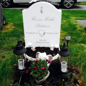 picture of installed peaceyard upright gravestone, model cora in glacier white material with customer graphics