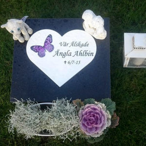 picture of installed peaceyard horiontal gravestone, custom model in night sky and glacier white material with customer graphics