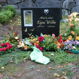 picture of installed peaceyard upright gravestone, custom model in night sky material with customer graphics and integrated lantern with flush glass